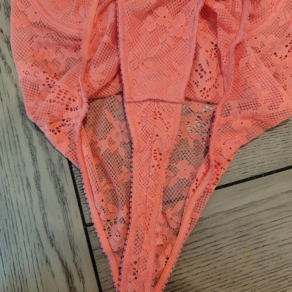 Victoria's Secret Tease Lace Demi Bodysuit. - Picture 13 of 16